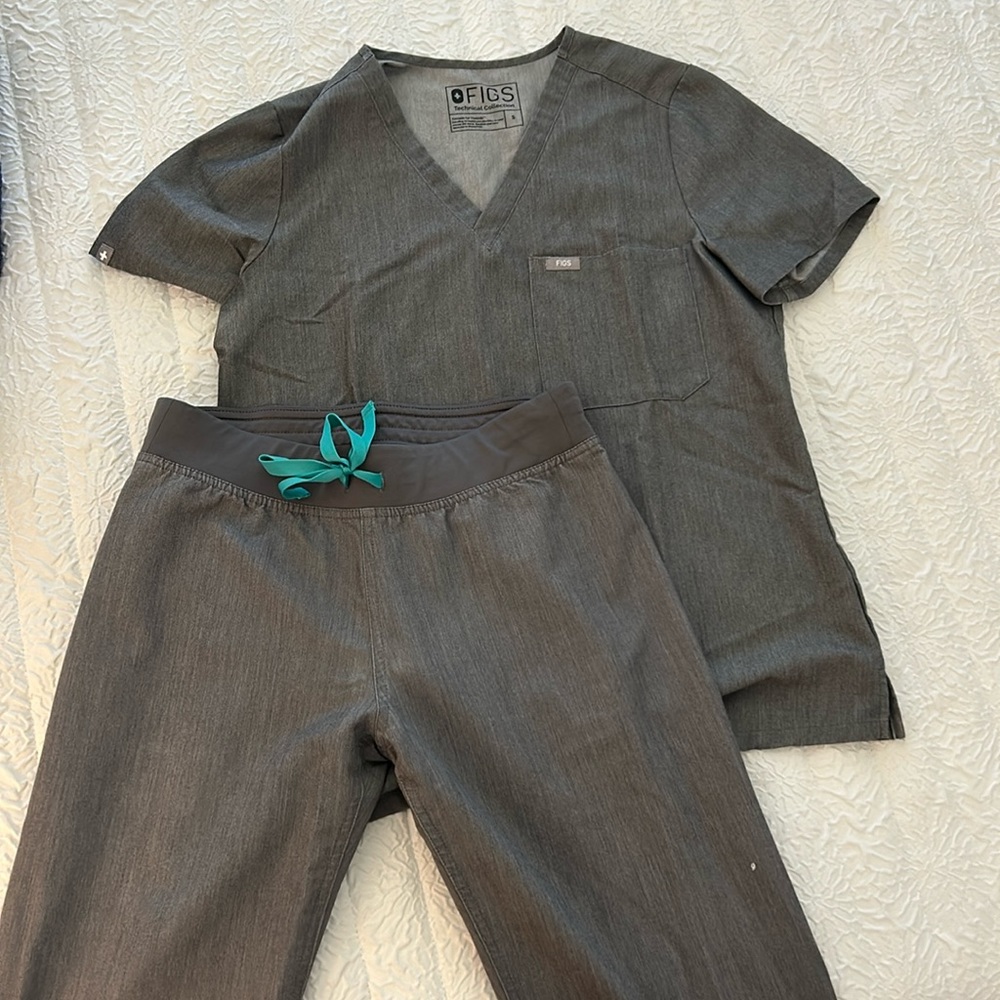 Figs graphite scrubs. Catarina top size small and Livingston pants are x-small